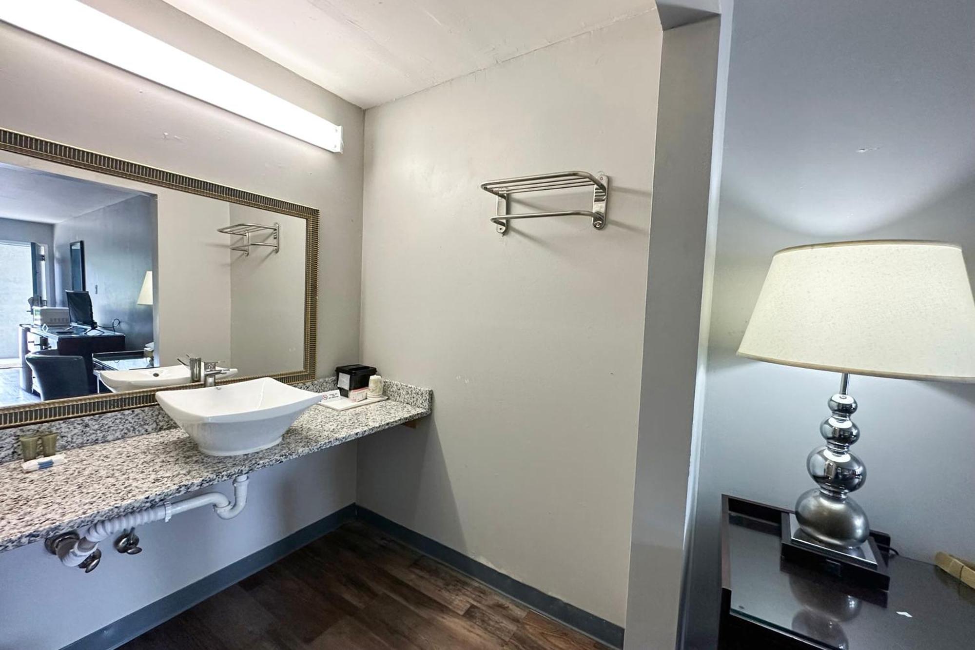Executive Inn Ridgeway I-77 Екстериор снимка