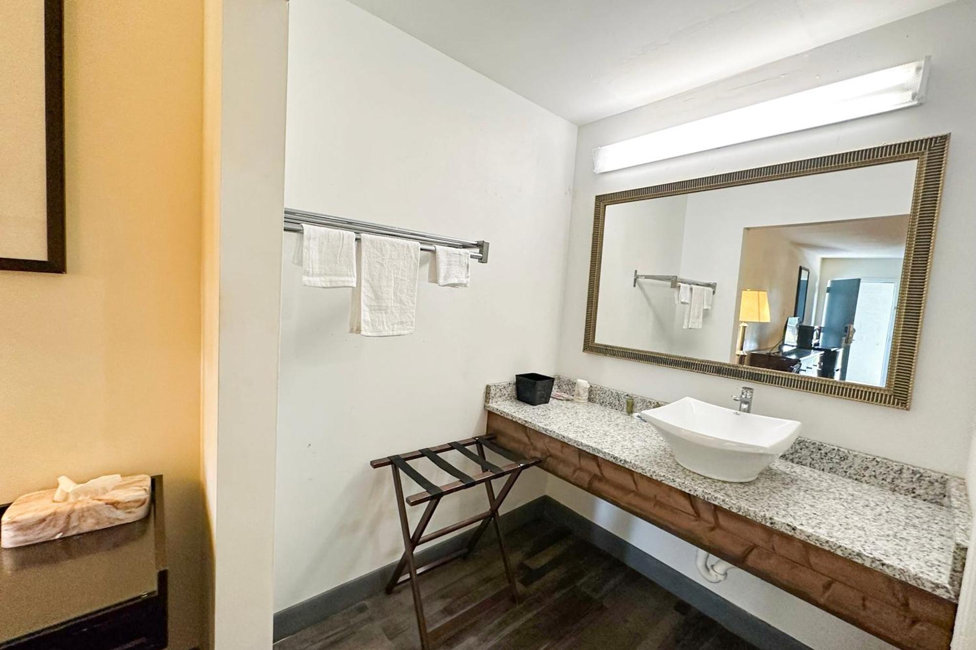 Executive Inn Ridgeway I-77 Екстериор снимка