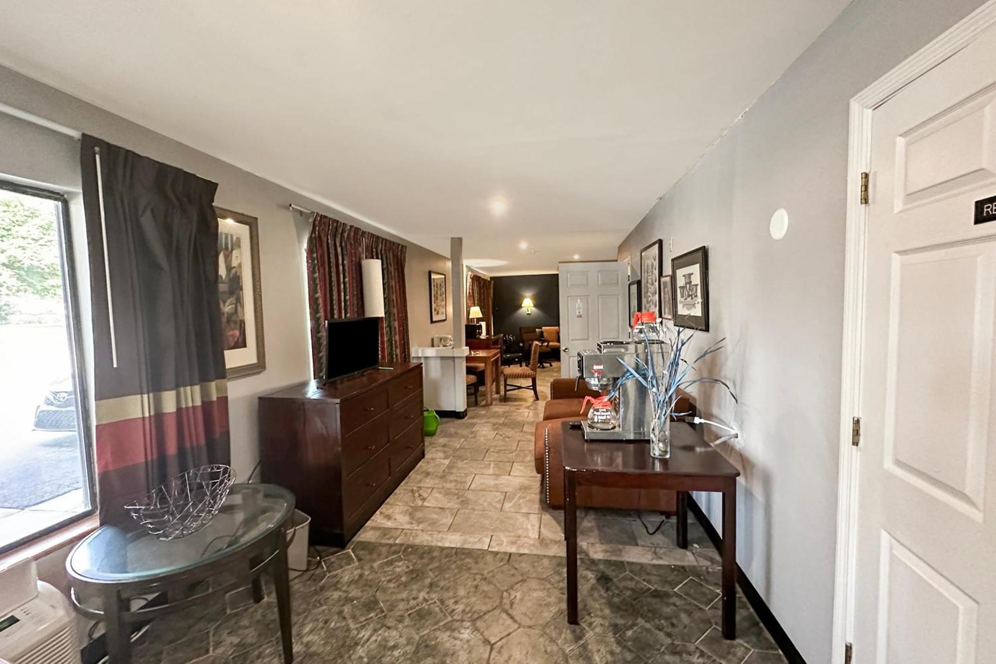 Executive Inn Ridgeway I-77 Екстериор снимка